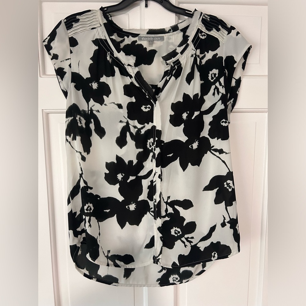 Women’s blouse size medium
